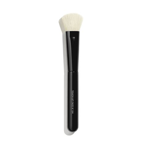 pinceaux de chanel concealer brush.